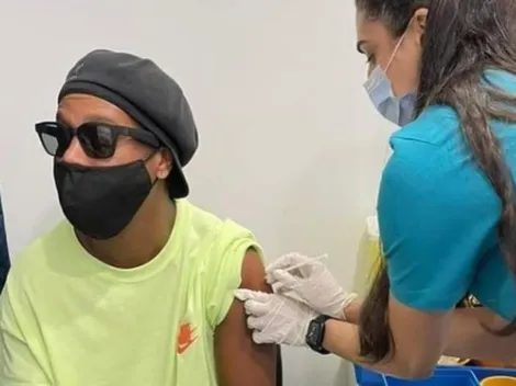 Ronaldinho Gaúcho toma vacina contra a Covid-19 em Dubai: "Grande esperança de um futuro melhor"