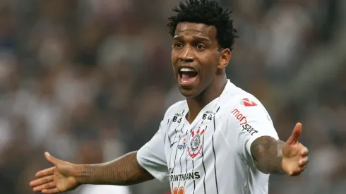 Zagueiro usou seu Twitter para abrir o jogo - Foto: Marcello Zambrana/AGIF.