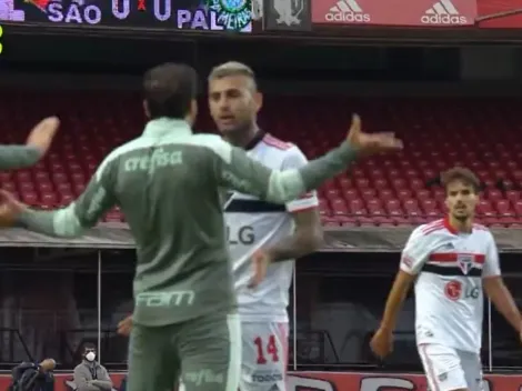 Técnico do Palmeiras, Abel Ferreira parte pra cima de Liziero após jogador acertar o braço em Rony; veja vídeo