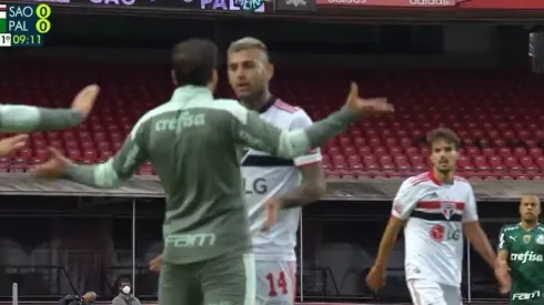 Técnico do Palmeiras, Abel Ferreira parte pra cima de Liziero após jogador acertar o braço em Rony; veja vídeo. (Foto: Reprodução)