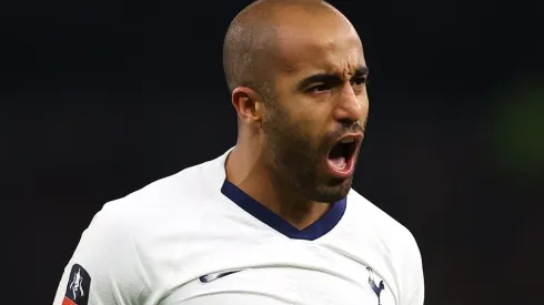 Lucas Moura posou com a camisa do São Paulo na web