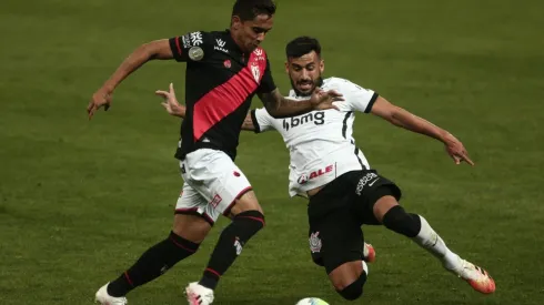 Corinthians e Atlético-GO empataram duas vezes na última temporada (Foto: Ettore Chiereguini/AGIF)