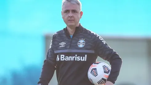 Treinador viu a primeira derrota sob seu comando, mesmo que não estivesse à beira do gramado - Foto: Lucas Uebel/Flickr Oficial do Grêmio/Divulgação.