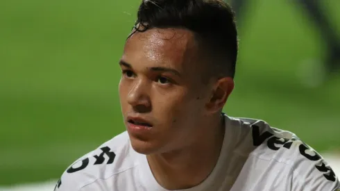 Atacante vem contanto os dias para se apresentar no Porto - Foto: Fernando Moreno/AGIF.