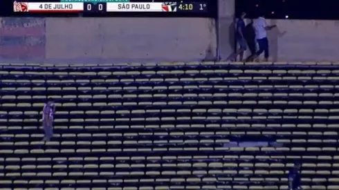 Torcedores invadem estádio Albertão em jogo entre 4 de julho x São Paulo, pela Copa do Brasil. (Foto: Reprodução)