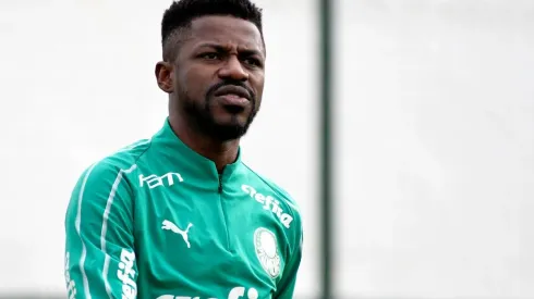 Ramires teve passagem extremamente apagada - Foto: Bruno Ulivieri/AGIF.