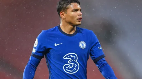 Zagueiro jogará em Londres por pelo menos mais uma temporada (Foto: Getty Images)