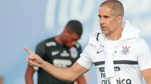 Sylvinho vem sendo questionado neste início de trabalho - Foto: Rodrigo Coca/Agência Corinthians.