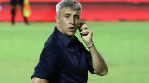 Crespo precisa buscar uma reviravolta – Foto: Marcelo Cardoso/AGIF.