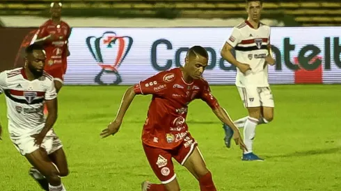 O 4 de Julho venceu o São Paulo por 3 a 2 na partida de ida (Foto: Marcelo Cardoso/AGIF)