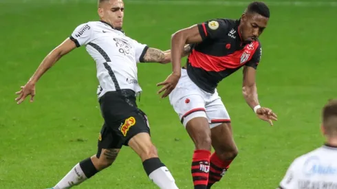 O Atlético-GO levou a melhor por 2 a 0 no jogo de ida (Foto: Marcello Zambrana/AGIF)