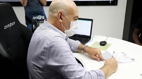 Nova parceria foi assinada por 3 anos - Foto: Pedro Ernesto Guerra Azevedo/Santos FC.