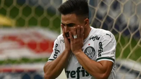 Atacante está incluso nos jogadores que devem ter salários diminuídos - Foto: Andre Borges/AGIF.