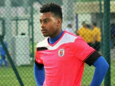 Goleiro do Haiti falha e faz gol contra bizarro em jogo contra o Canadá