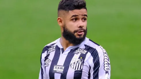 Lateral não vive boa fase no Peixe - Foto: Marcello Zambrana/AGIF.