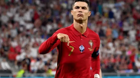 Cristiano Ronaldo comemora um dos gols marcados diante da França (Foto: Getty Images)