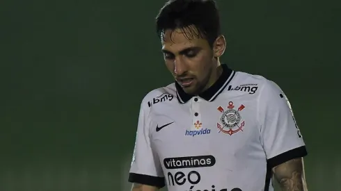 Atacante novamente foi um dos nomes da partida - Foto: Thiago Ribeiro/AGIF.