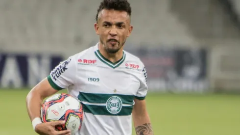 Rafinha em ação pelo Coxa – Foto: Robson Mafra/AGIF