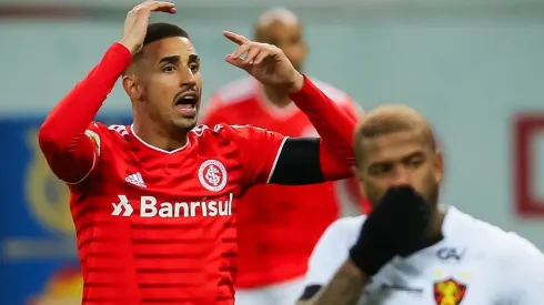 Galhardo: pode acabar deixando o Beira-Rio (Foto: Pedro H. Tesch/AGIF)