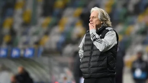 Jorge Jesus usa parte do hino do Flamengo ao falar sobre pré-temporada no Benfica. (Foto: Getty Images)