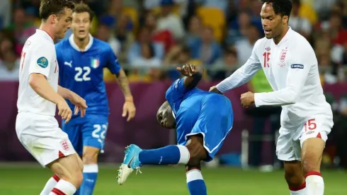 Itália e Inglaterra, em campo pela Euro 2012 (Foto: Getty Images)