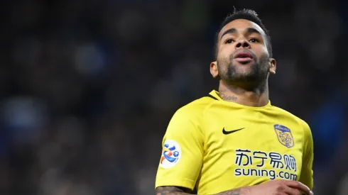 Alex Teixeira chegou a se reunir com Alexandre Pássaro. (Foto: Masashi Hara/Getty Images)