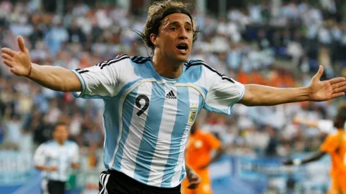 Crespo comemora gol com a camisa da seleção argentina (Foto: Getty Images)