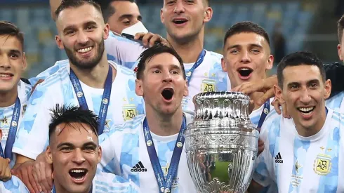 Ainda no gramado do Maracanã, Messi veta música em tom de provocação a brasileiros na festa do título da Copa América. (Foto: Getty Images)