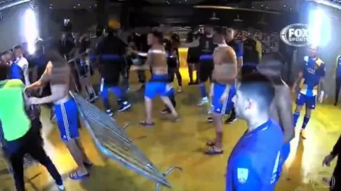 Jogadores do Boca Juniors passam a noite na delegacia para prestar depoimentos após confusão no jogo contra o Atlético-MG. (Reprodução)