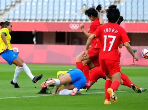 Rei Pelé parabeniza Marta após goleada da Seleção Brasileira feminina na estreia dos Jogos Olímpicos