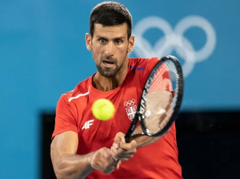 Tenista número um do mundo se irrita em treino no Japão e quebra raquete