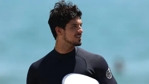 Gabriel Medina. Surfista adentra as praias do Japão em mais uma fase do surfe na madrugada de segunda (Foto: Getty Images)