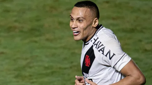 Léo Jabá fez um gol na goleada sobre o Guarani, mas participou dos outros três – Foto: Jorge Rodrigues/AGIF