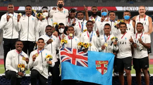 Fijianos comemoram a segunda medalha de ouro no Rugby Sevens (Foto: Getty Images)
