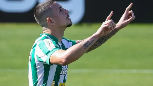 Matheus Peixoto: destaque com a camisa do Juventude (Foto: Pedro H. Tesch/AGIF)