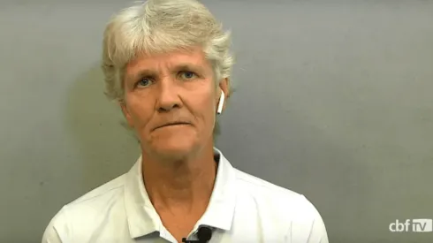 Pia Sundhage concedeu entrevista coletiva nesta quinta-feira (Foto: Reprodução)