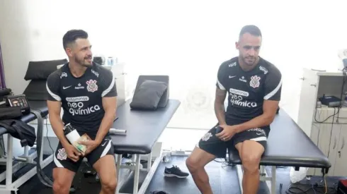 Sylvinho estipula prazo para a estreia de Giuliano e Renato Augusto pelo Corinthians