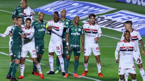 Defesa do São Paulo tem sido eficiente nos últimos jogos contra o Palmeiras (Foto: Marcello Zambrana/AGIF)