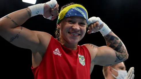 Bia Ferreira, pugilista brasileira que pode fazer história ganhando o primeiro ouro olímpico do boxe feminino brasileiro. (Foto: Getty Images)