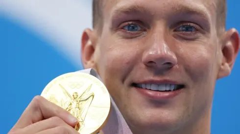 Caeleb Dressel ensinou poker para as mulheres do time americano da natação (Foto: Getty images)