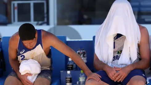 Alison e Álvaro Filho caíram nas quartas de final dos Jogos Olímpicos de Tóquio (Foto: Getty Images)