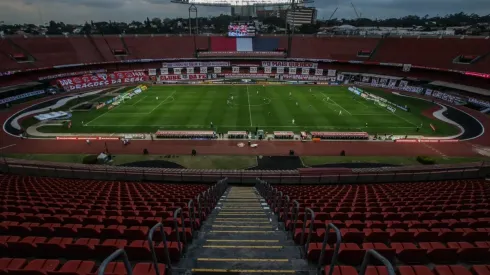 Vista do gramado do Estádio do Morumbi das arquibancadas. Previsão de que as torcidas voltem ao estádios a partir de novembro (Getty Images)
