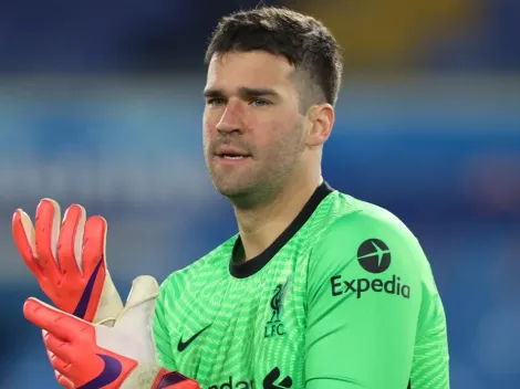 Alisson renova contrato com o Liverpool até o final da temporada 2026-27