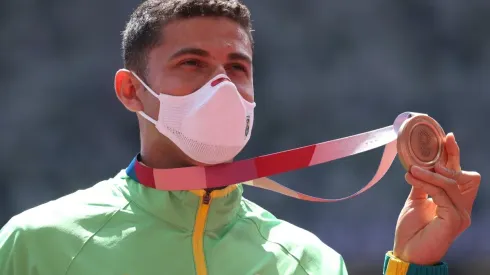 Thiago Braz ao conquistar o bronze. (Foto: Getty Images)