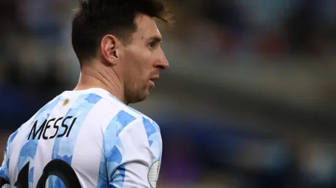 Lionel Messi deve assinar com o PSG por duas temporadas