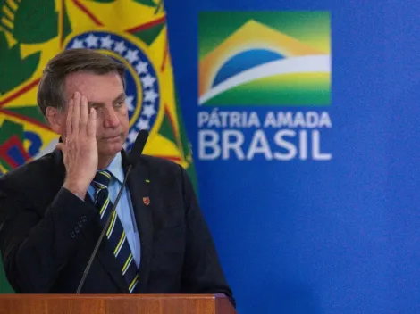 Bolsonaro recebe Marinha em desfile com tanques e blindados