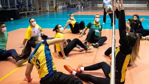 A Seleção feminina de vôlei sentado, durante treino, no último mês. (Foto: Divulgação Flickr Comitê Paralímpico Brasileiro)