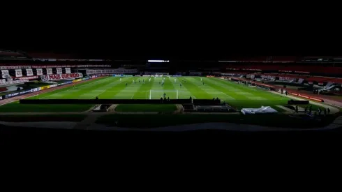 Torcida do São Paulo enche o Morumbi de faixas, mosaicos e bandeiras para o jogo da Libertadores contra o Palmeiras; veja imagens. (Foto: Getty Images)