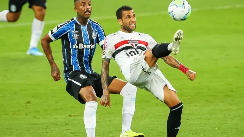 São Paulo e Grêmio, em confronto pelo Brasileirão de 2020 (Foto: Pedro H. Tesch/AGIF)