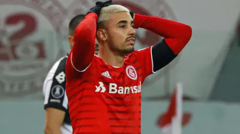 Thiago Galhardo: cortado (Foto: Maxi Franzoi/AGIF)